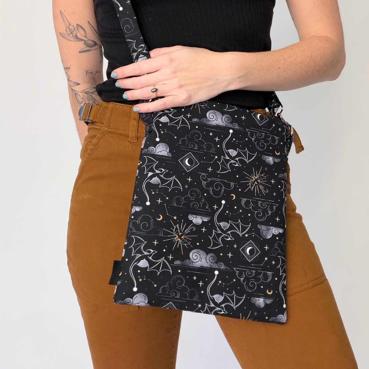 Onyx Storm crossbody sleeve - Rebecca Yarros