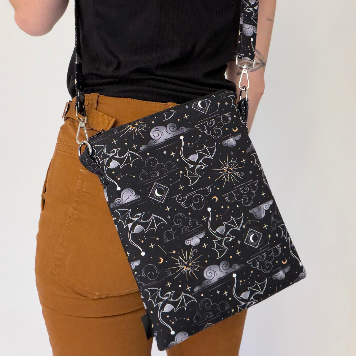 Onyx Storm crossbody sleeve - Rebecca Yarros